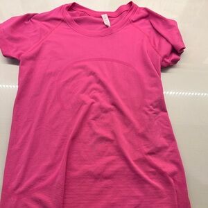 Lululemon swiftly tech 2.0 short sleeve waist length in Sonic Pink size 8